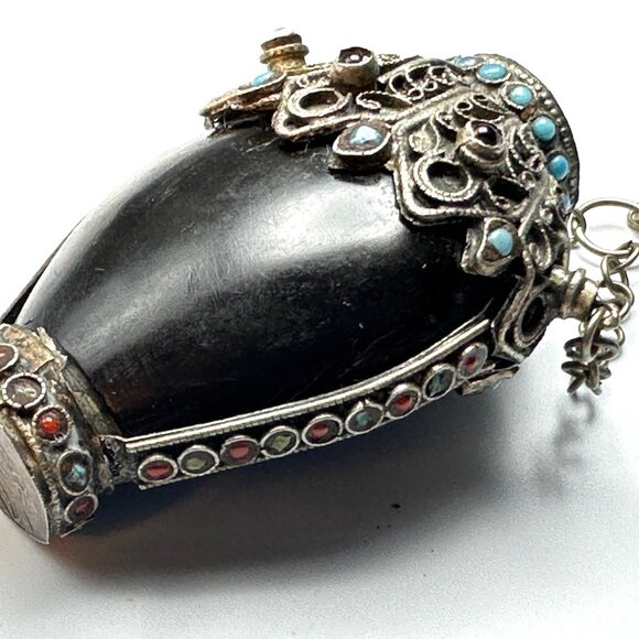 Antique Tibetan Horn Snuff Bottle with Semi-precious Stone Inlays — GUC - Picture 4 of 9